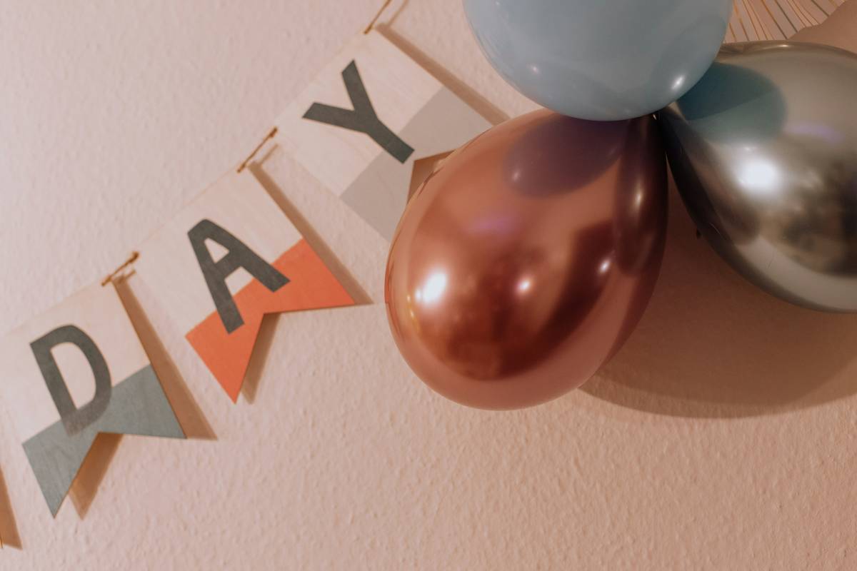 Bar chart comparing average cost of store-bought vs DIY birthday decorations showing DIY saves 60% on average